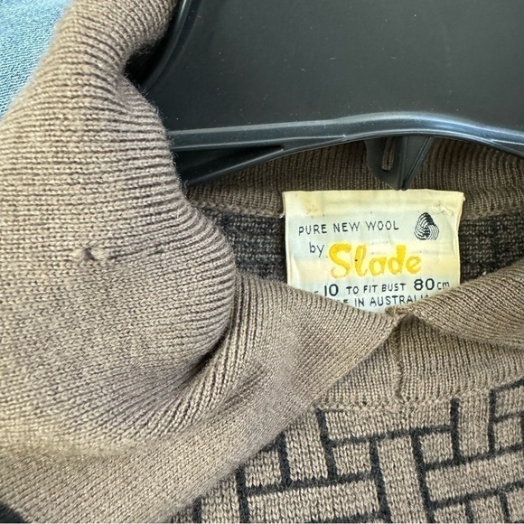 Brown Patterned Women's Sweater - Picture 10 of 11